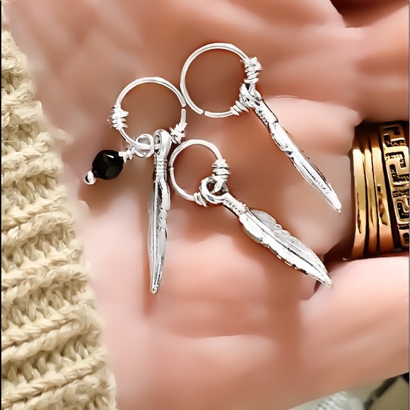 925S Feather Onyx Charm Helix Hoop Earring - Picture 2 of 9